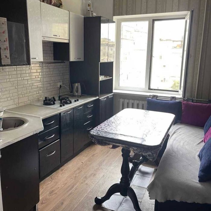 Сади -1 поруч з зупинкою