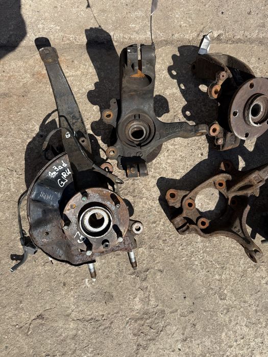 Кулак,цапфа Mazda сх 5 , КЕ,6GJ, GG, Mazda 3BL