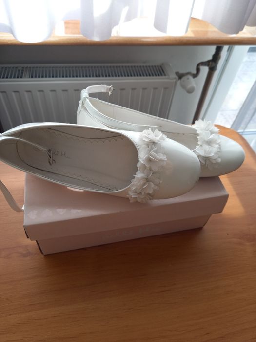 Baleriny białe lakierowane