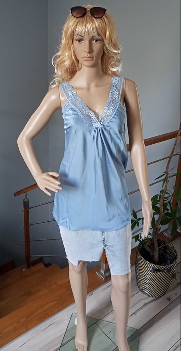 Bluzka Damska z Koronką Na Ramiączkach.