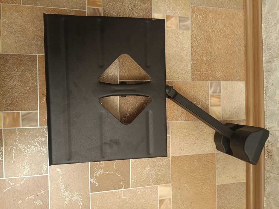 Полиця настінна металева.