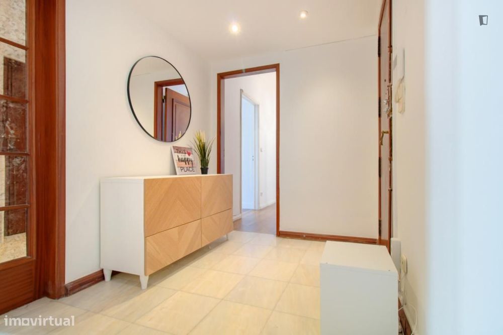 Quarto - localizado em Benfica Lisbon