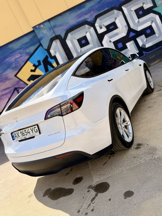 Tesla Y  40 тыс км Long Range Dual Motor