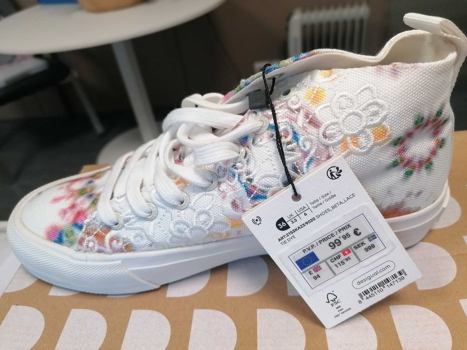 Ténis Desigual novos bordados tamanho 36