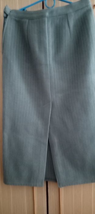 Продам теплу спідницю 46р