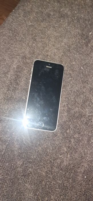 Продам айфон  SE