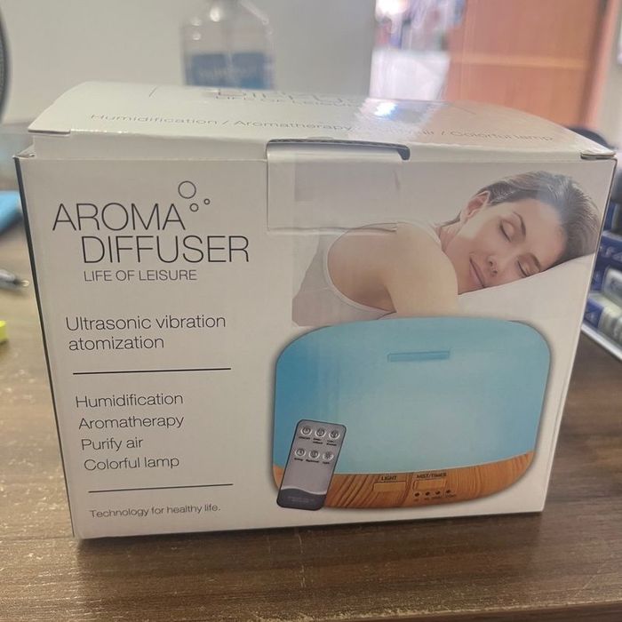 Ultradźwiękowy dyfuzor zapachowy / nawilżacz powietrza z pilotem i lam