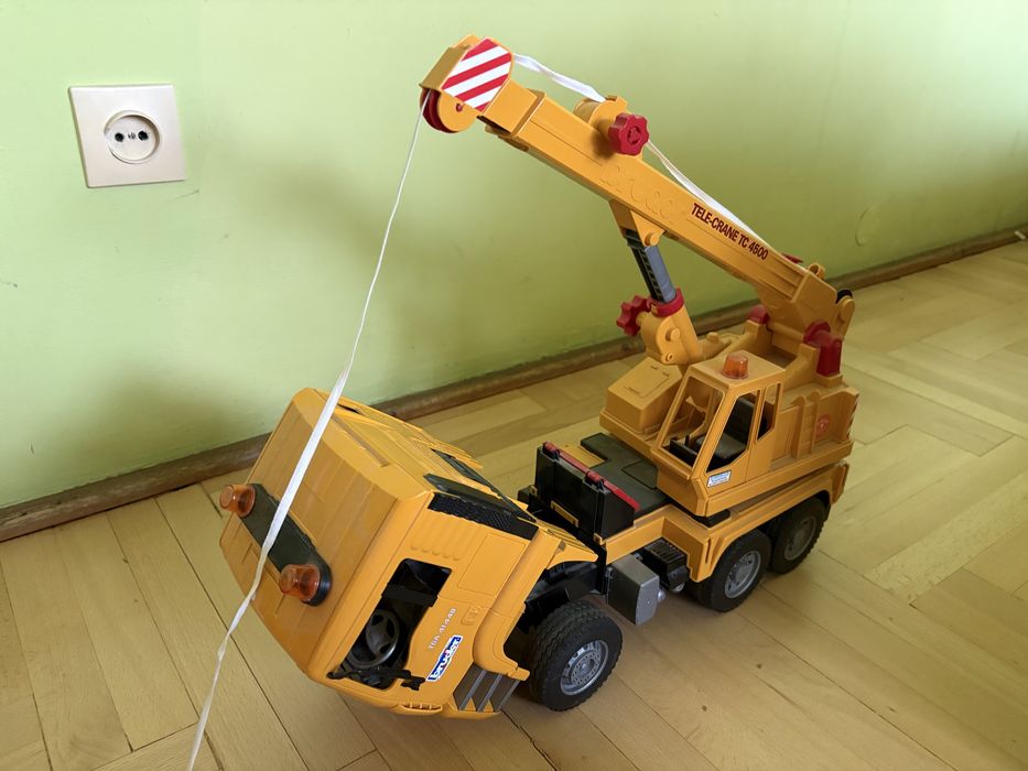 Bruder  dzwig man auto