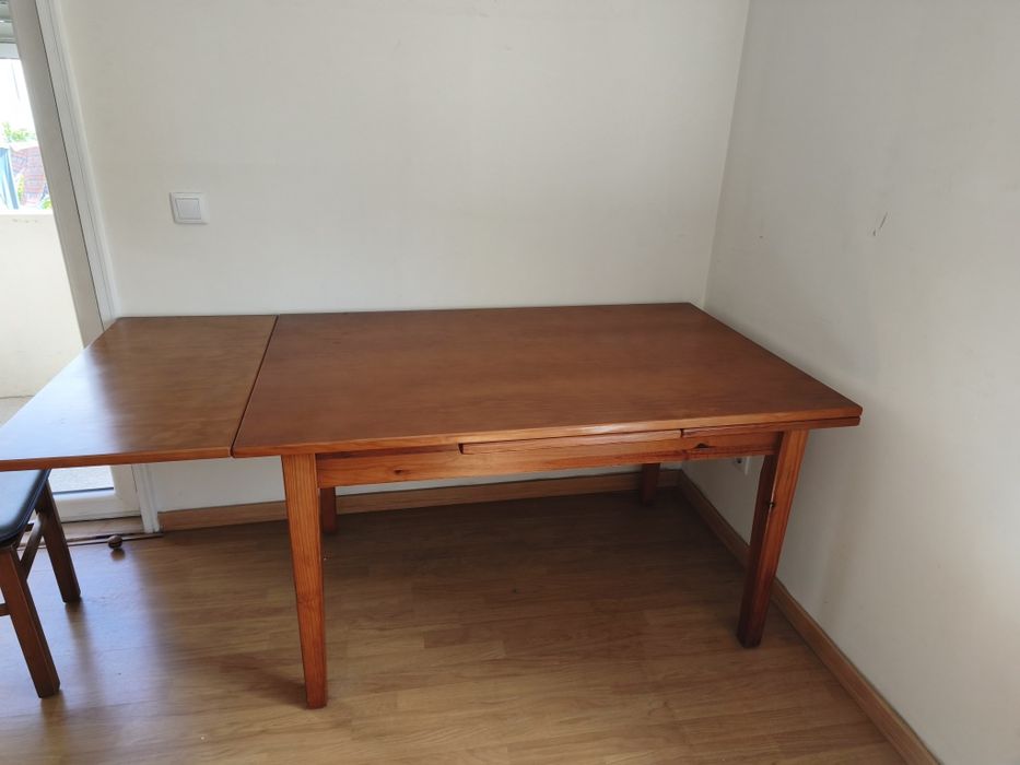Mesa de madeira extensível