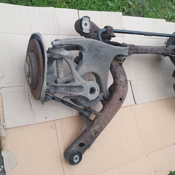 Audi a4 b8 belka tył tylna
