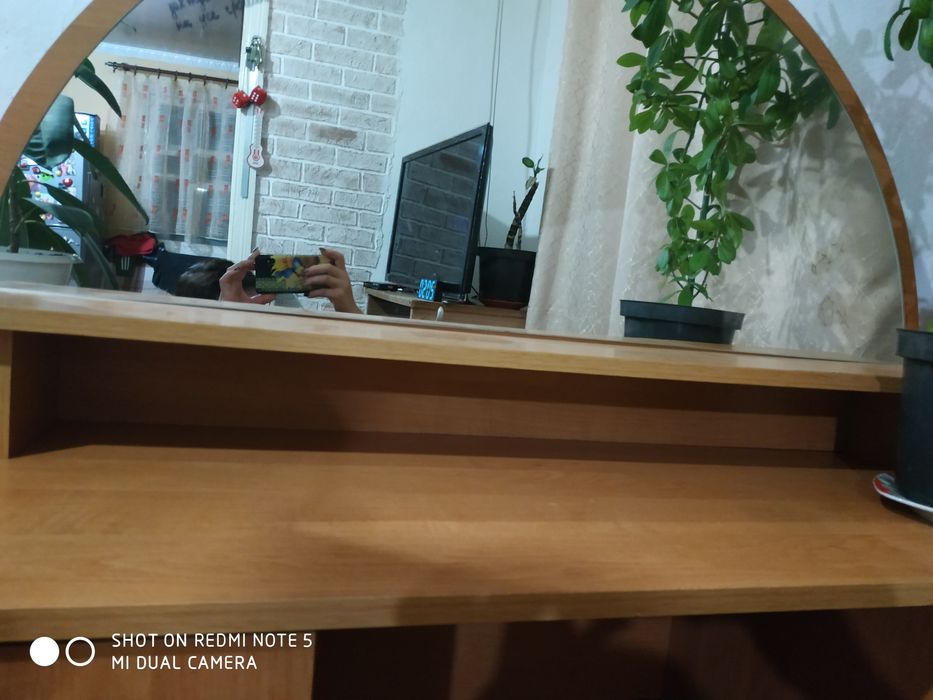 Гарне Трюмо в кімнату