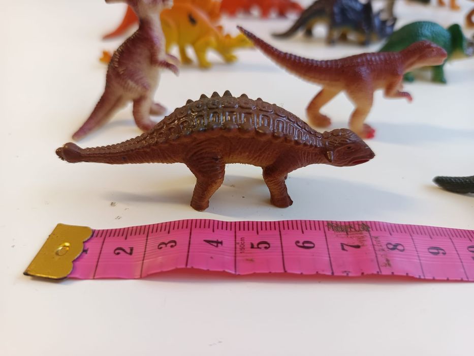 20 dinossauros em pvc