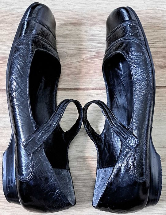 Buty, pantofle lakierowane Kazar rozm. 39