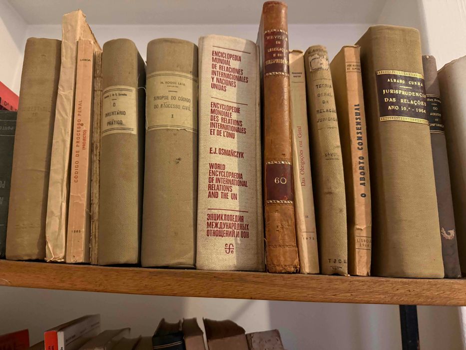 Livros de Direito Antigos - Vários Preços