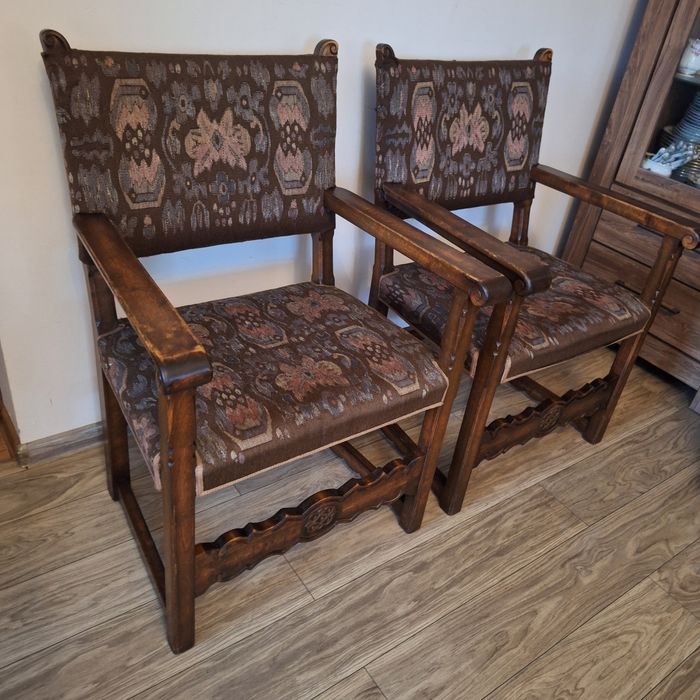 Dwa krzesła fotelowe drewniane dębowe z oparciami