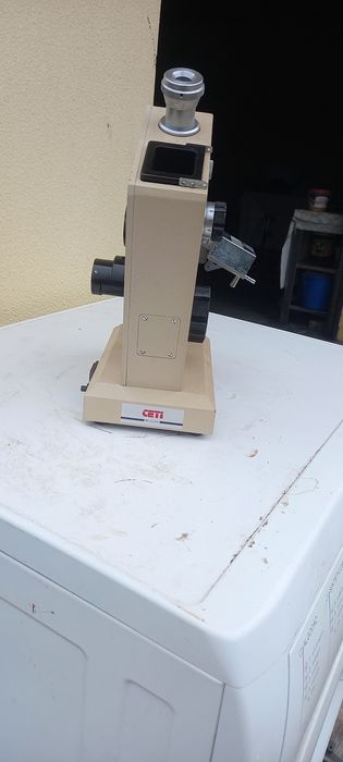 Microscópio antigo