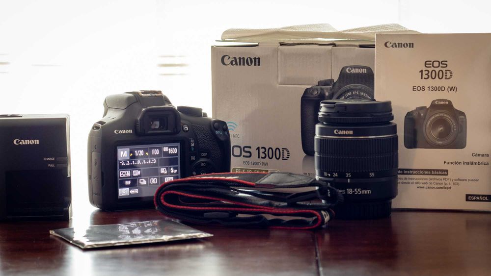 Máquina fotográfica Canon como nova