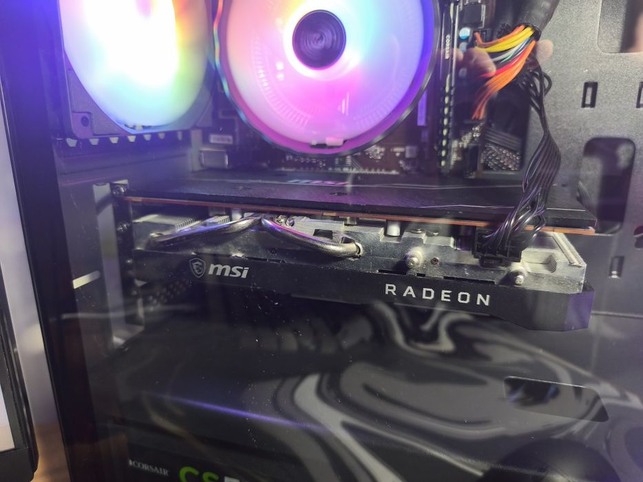 Torre gamer Ryzen 5 2600 RX 5700 com monitor LG