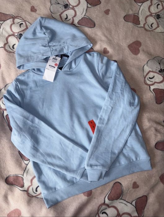 Niebieska bluza sinsay
