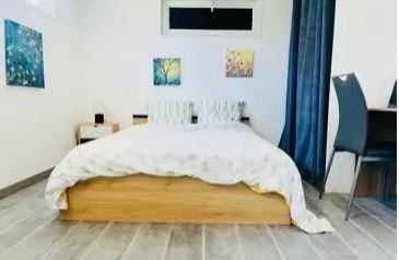 ESTÚDIO em moradia para ARRENDAMENTO