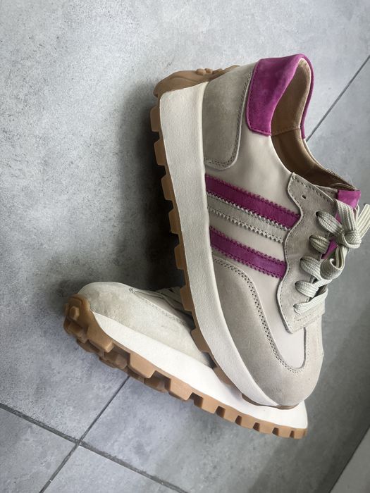 Sneakersy beż z dodatkiem fuksji 37