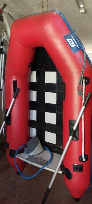 Barco de apoio com motor 4T