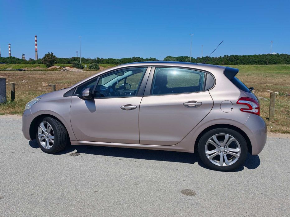 Peugeot 208 1.4 e-HDi foto 2