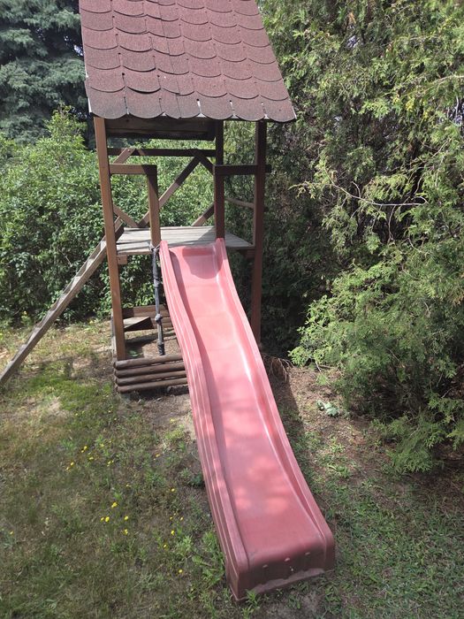 Domek dla dzieci zjezdzalnia