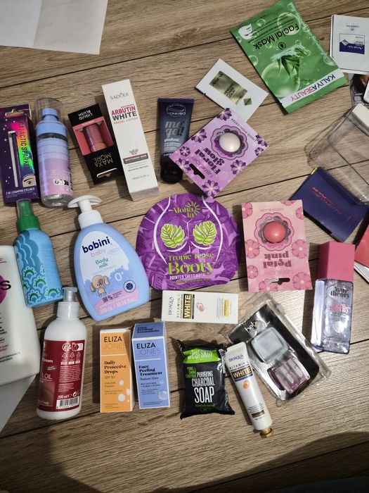 Zestaw 20 kosmetyków do makijażu I pielęgnacji + gratisy