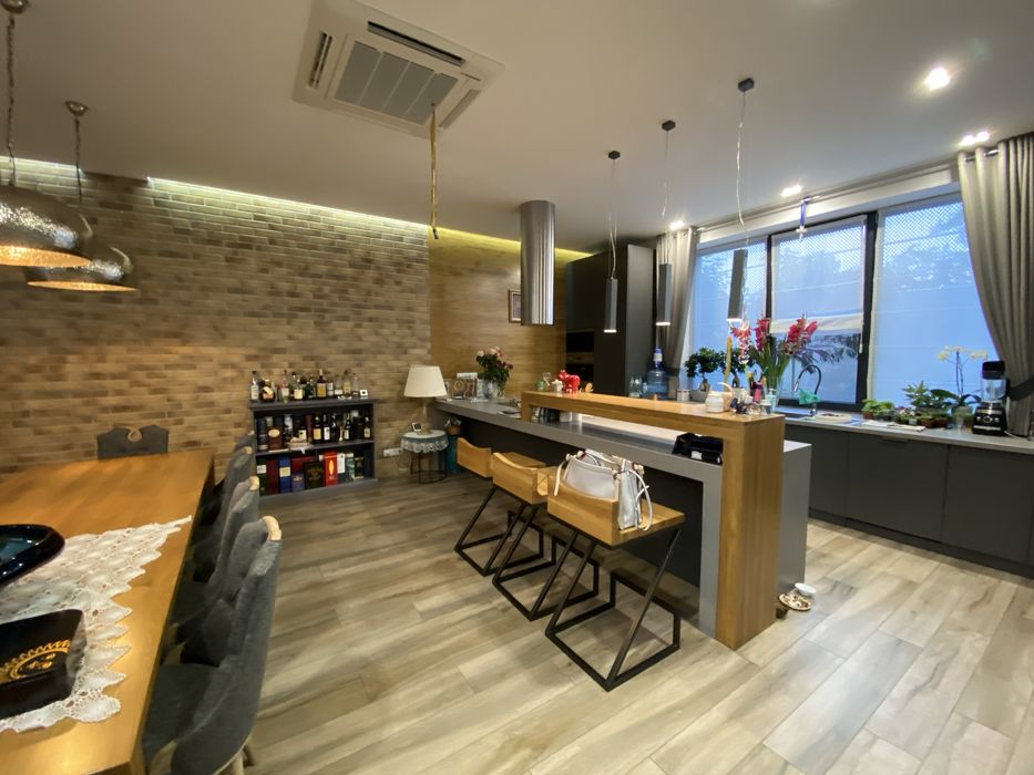 Продаю стильный 300м2 дом в центре