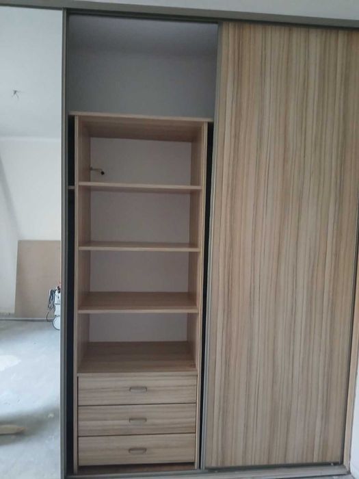 Sprzedam solidną szafę przesuwną wykonaną na