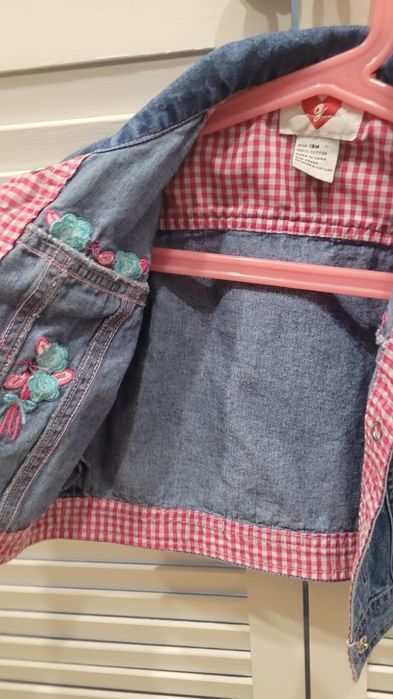 Jeansowa kurteczka z kwiatami 74