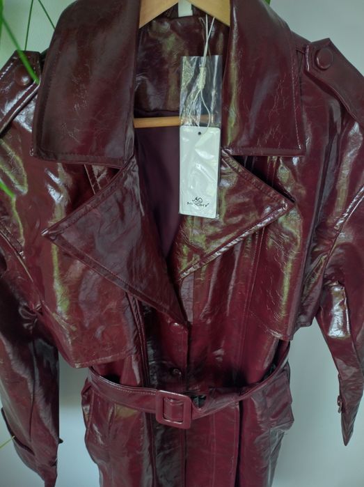 Burgubdowy trencz lakierowana eko skóra MOCHY