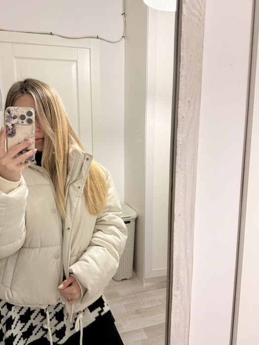 Куртка весняна дута Bershka бежева