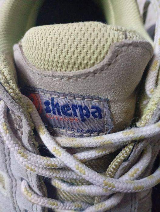 Кросівки Sherpa .