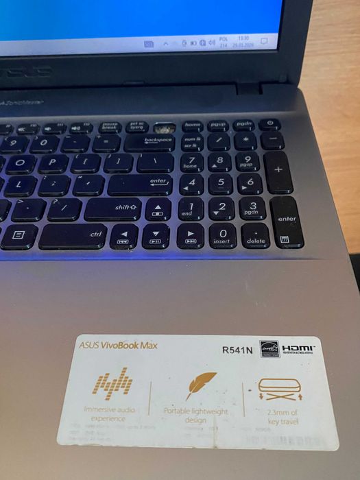 sprzedam laptop Asus R541N