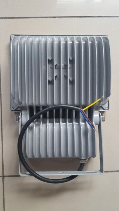 Projector Exterior 35W LED Extra Fino ( desconto de 60% sob o PVP)