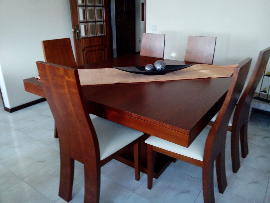 Mobília de sala , aparador, cadeiras e mesa extensível