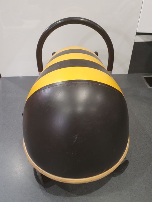 Używany jeździk dla dziecka Pszczółka Wheely Bug