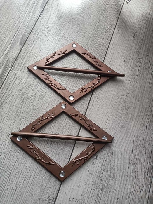 Klamry do upięcia zasłon