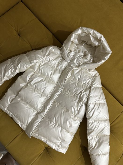 Жіноча куртка пуховик