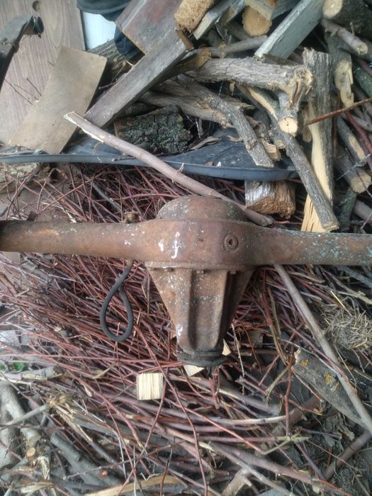 Задний мост з машини из ступицами