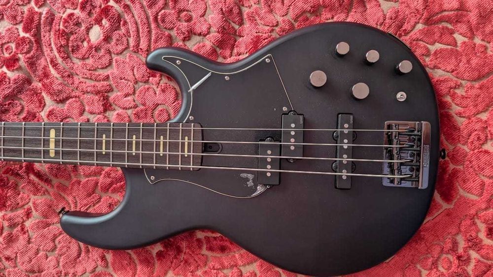 Baixo - Yamaha BB734A - Translucent Matte Black