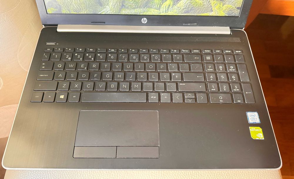 HP Pavilion 15 da-0117np 15.6"/i5-8250 Quad Core/16G/256Gb/Geforce 2GB