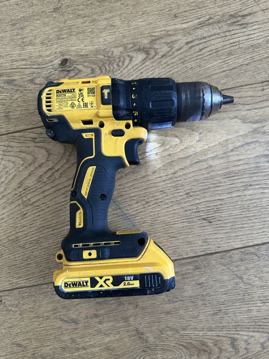 Шуруповерт Dewalt DCD778