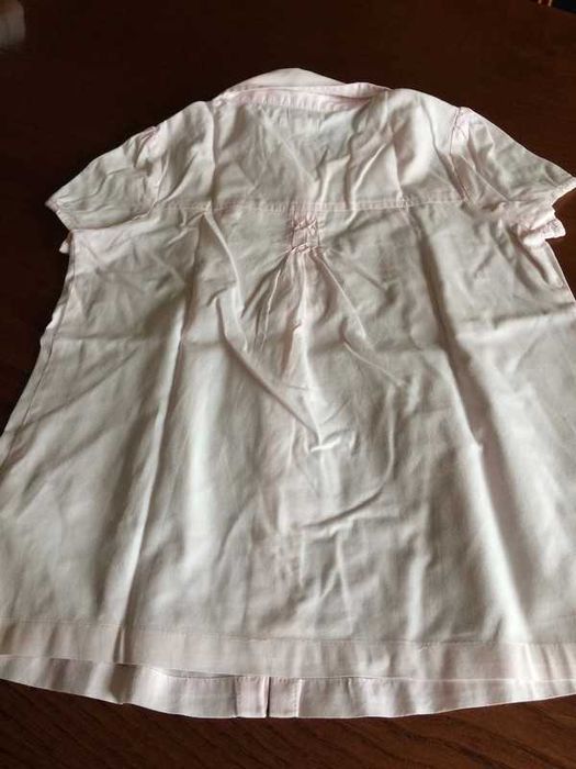 Blusa rosa com bordado borboleta