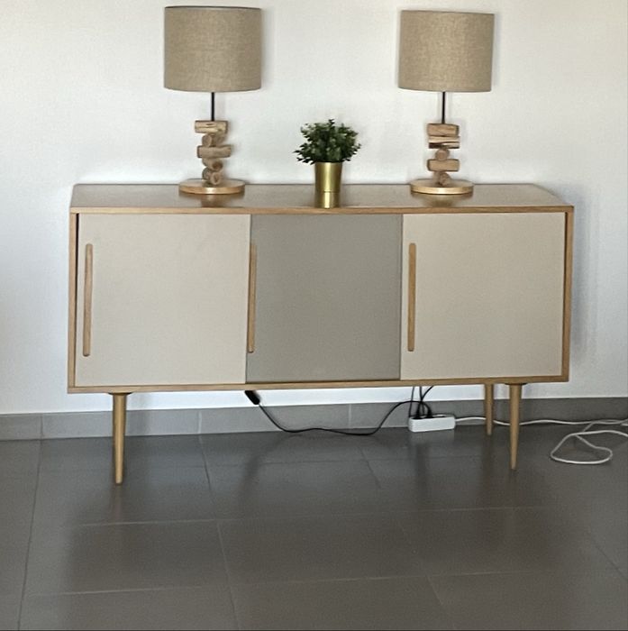 Moderno Aparador em Carvalho e Lacados - Oportunidade! - 150 x 50 cm