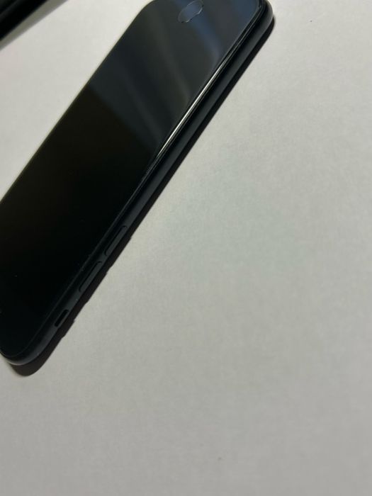 iPhone SE 2020 64GB чорний, акумулятор 93%