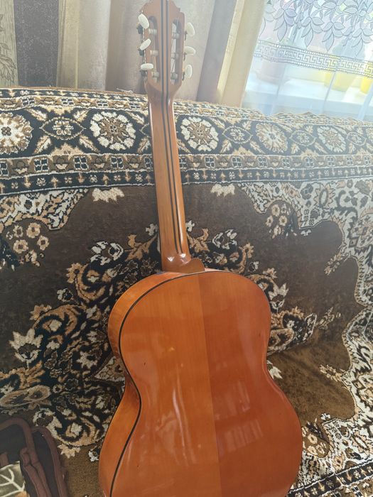 Гітара RENOME 6-и струнна в хорошому стані.