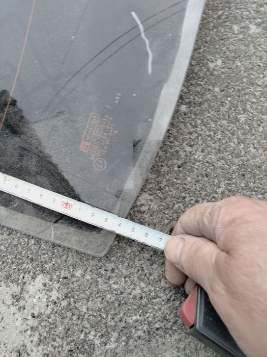 Заднее стекло автомобиля